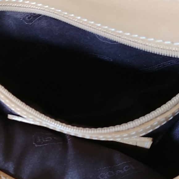 Coach, - Picture 6 of 9